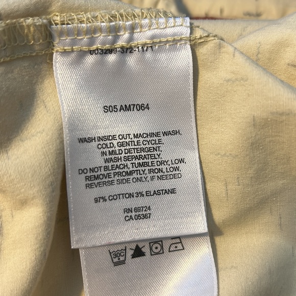 men’s short sleeve button down shirt. Pale yellow size large. - Picture 8 of 8